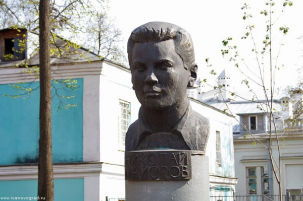 Памятник Н. П. Майорову
