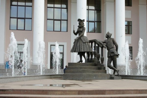Фонтан скульптура «Арлекин и Коломбина» в Красноярске