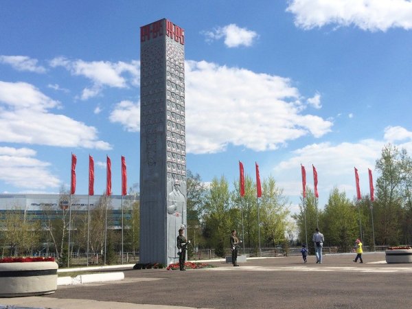 Памятник "Стела защитникам Родины" в Красноярске