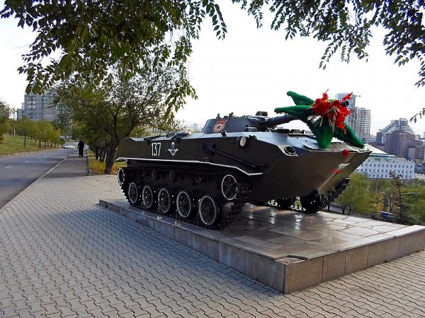Памятник десантная боевая машина (БМД) в Красноярске