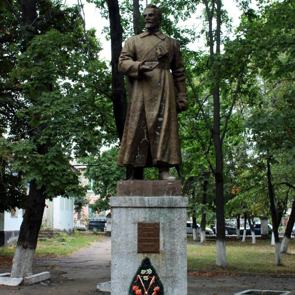 Памятник Н. А. Щорсу