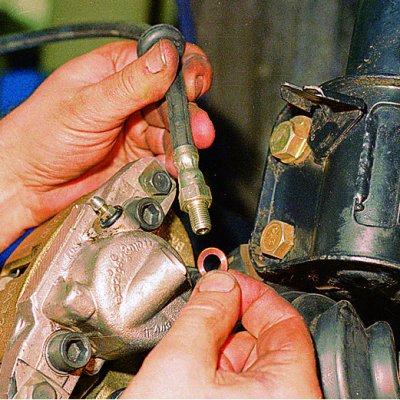 Замена тормозного шланга (прокачка) от 4000 до 6000