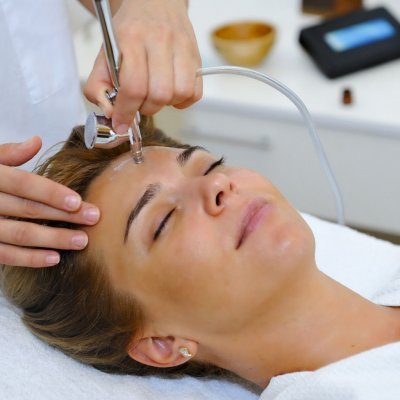 Транскутанная неинвазивная биоревитализация на основе миндального пилинга  (для пациентов с мелкоморщинистым и комбинированным типом старения)