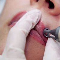 Губы контур 