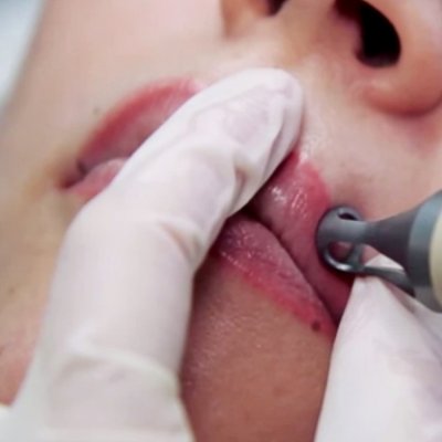 Губы контур 