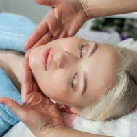 Авторский лифтинговый массаж лица 60 мин. (от 35 лет) 