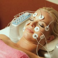 Миостимуляция лица на 12 малых электродах 