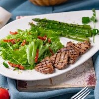 Ростбиф со спаржей