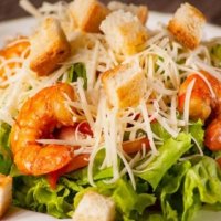 Цезарь с креветками 