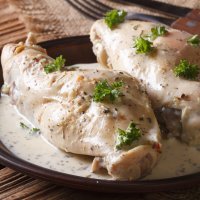 Кролик в сметане