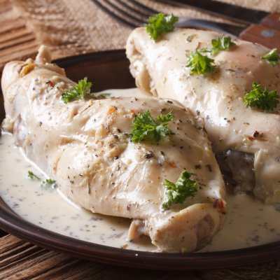 Кролик в сметане