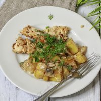 Куриное филе с грибами и картофелем