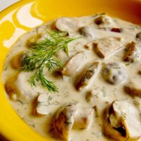 Грибы в сметане