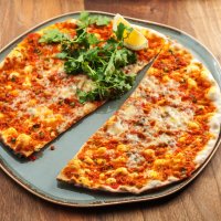 Лахмаджун с сыром