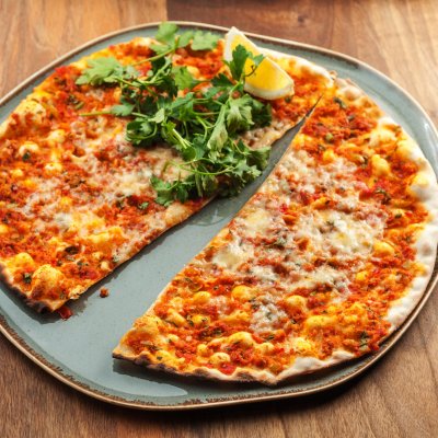 Лахмаджун с сыром