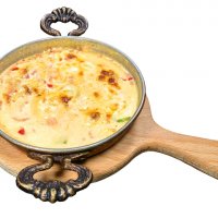 Яичница в сметане с овощами