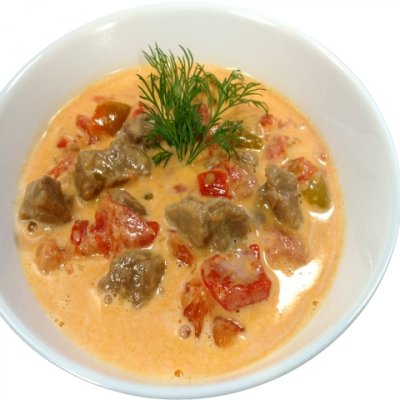 Мясо в сметане с овощами