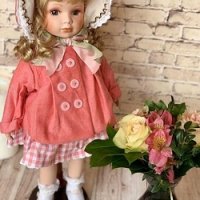 Кукла фарфоровая