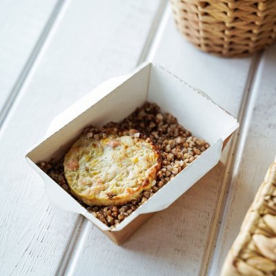 КОТЛЕТА "НЕЖНАЯ" С ГРЕЧНЕВЫМ ГАРНИРОМ (60/100Г) .