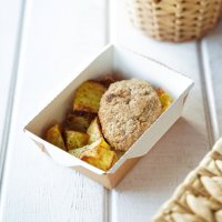 КОТЛЕТА "МАМИНА" С КАРТОШЕЧКОЙ СО СПЕЦИЯМИ (60/100Г) .