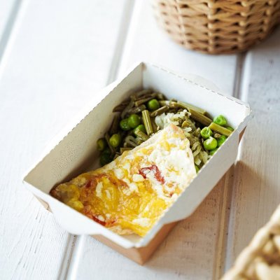 СВИНАЯ ОТБИВНАЯ С ПАПОРОТНИКОМ И ОВОЩАМИ (50/100Г) 