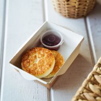 СЫРНИК КЛАССИЧЕСКИЙ (2 ШТ) С КЛУБНИЧНЫМ ВАРЕНЬЕМ (160/40Г) 