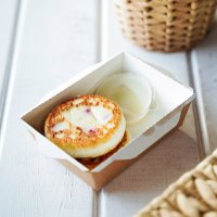  СЫРНИК С ВИШНЕЙ (2 ШТ) С ФЕРМЕРСКОЙ СМЕТАНОЙ (170/30Г) 