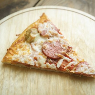 ПИЦЦА АРОМАТНАЯ С ВЕТЧИНОЙ (КУСОЧЕК)(80 Г) .