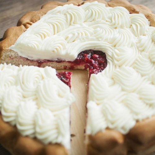 ПИРОГ БРУСНИКА/НАТУРАЛЬНЫЕ СЛИВКИ (1 ШТ.) 