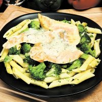 Пенне с брокколи и лососем 