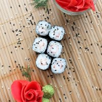 Классический ролл с креветкой