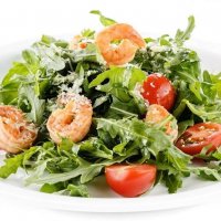 Салат с рукколой и креветками