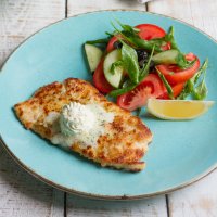 Шницель из курицы с тушеными овощами