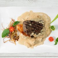 Стейк в сливочном соусе