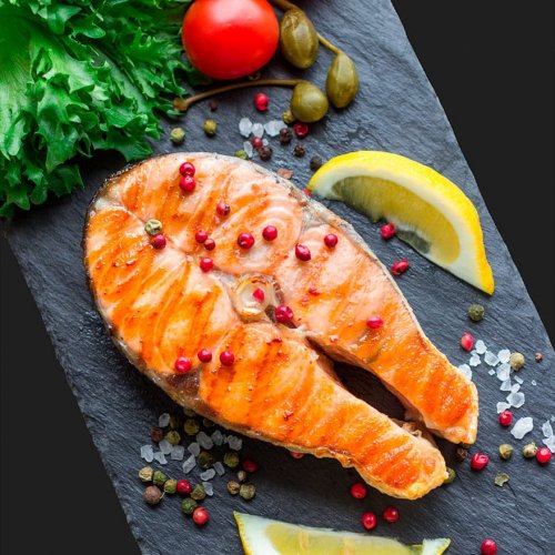 Стейк семги с соусом наршараб