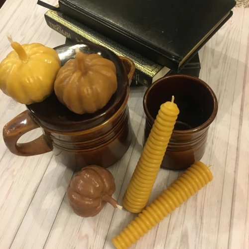 Свеча из пчелиного воска "Тыковка"