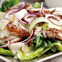 Салат микс с копченой скумбрией, запеченной картошечкой и восхитительным грибным соусом