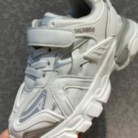 Стильные и модные кроссовки