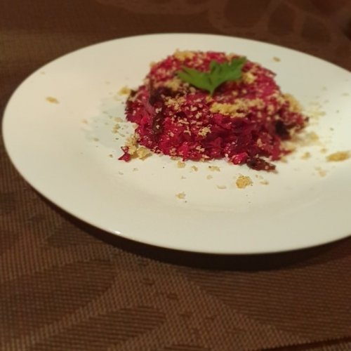 Свекла с черносливом, грецким орехом и чесноком