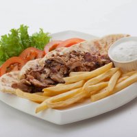 Гиро на тарелке с говядиной