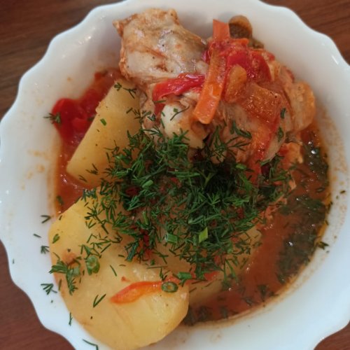 Курица с картошкой в сливочно томатном соусе