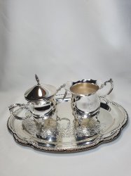 Сахарница и молочник 