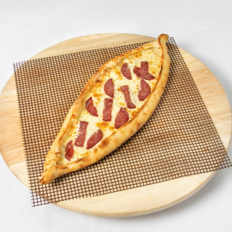 ПИДЭ с колбасой и сыром