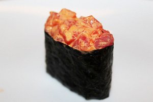 Спайси суши с тунцом