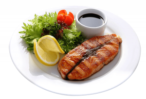 СТЕЙК ИЗ ЛОСОСЯ С САЛАТОМ