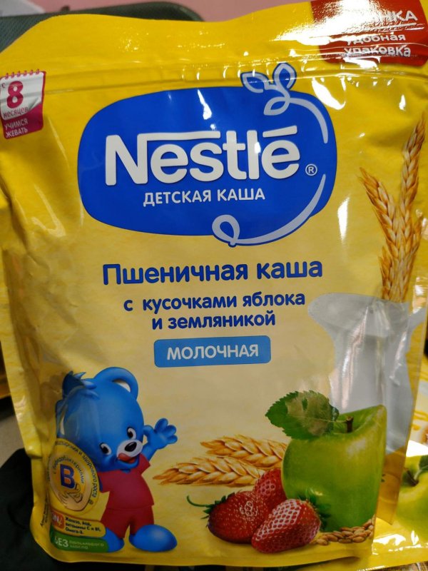 Каша NESTLE шагайка пшеничная молочная с кусочками яблока и земляникой) 220гр.
