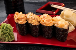 острый гункан с тунцом