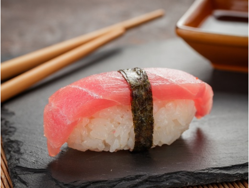 Суши с лососем