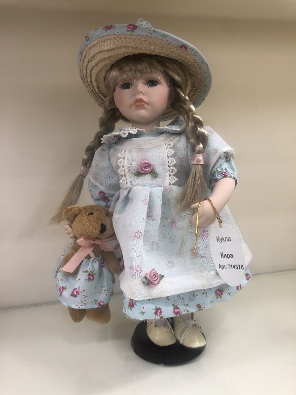 Фарфоровая кукла