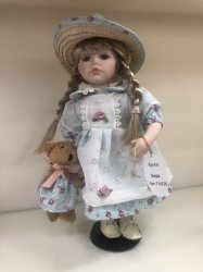 Фарфоровая кукла